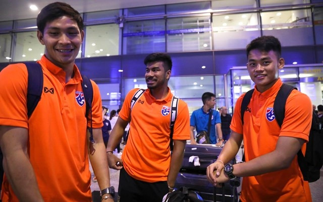 Các cầu thủ U23 Thái-lan khá thoải mái khi đặt chân tới Hà Nội. (Ảnh: Minh Chiến)