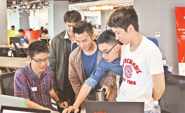 Các thí sinh Angel Hack Hackathon - một cuộc thi dành cho khởi nghiệp đang thử nghiệm sản phẩm trước khi đưa lên ban giám khảo.
