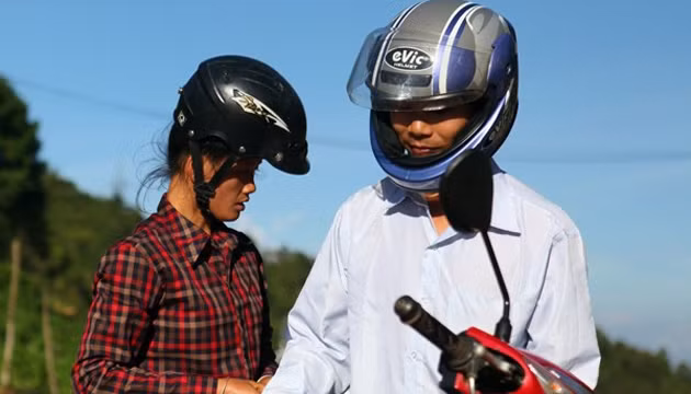 Mũ bảo hiểm chỉ bảo vệ tóc.