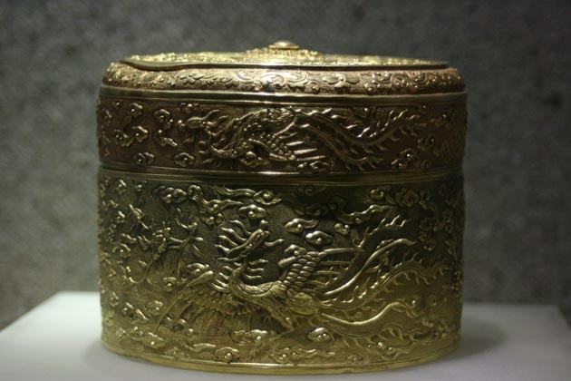 Hình phượng trên hộp trầu thời Minh Mạng thứ 5, năm 1824.