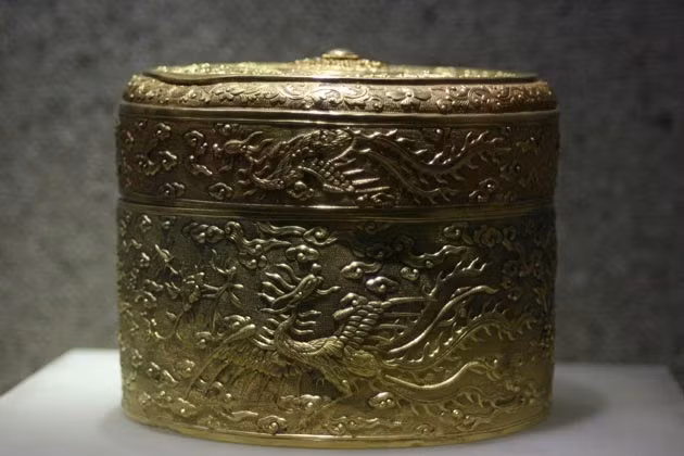 Hình phượng trên hộp trầu thời Minh Mạng thứ 5, năm 1824.