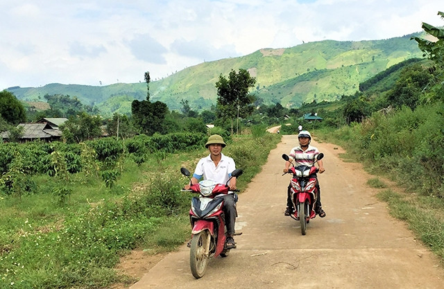 Nhiều tuyến đường tại xã Cư Pui, huyện Krông Bông được bê-tông hóa, tạo thuận lợi để phát triển kinh tế - xã hội trong vùng.