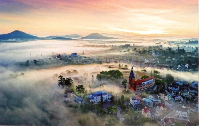 Lãng đãng sương giăng, tác phẩm đoạt huy chương vàng tại liên hoan.