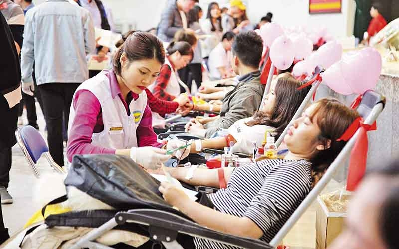 Lượng máu từ người hiến máu tình nguyện hiện chiếm khoảng 98% tổng số đơn vị máu thu được. Ảnh | CÔNG THẮNG 