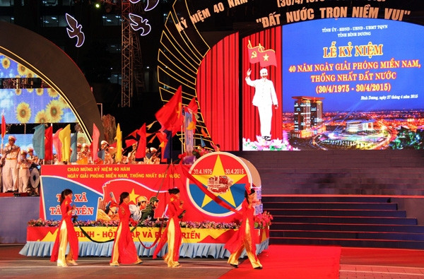  Bình Dương mít-tinh kỷ niệm 40 năm Ngày giải phóng hoàn toàn miền Nam