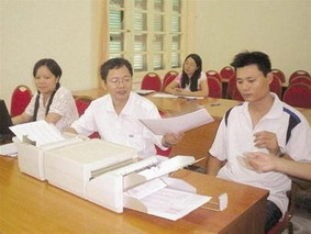 Chấm thi trắc nghiệm ở Trường ĐH Khoa học tự nhiên (ĐH Quốc gia Hà Nội).