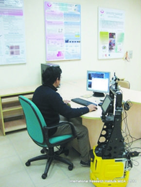 Robot trợ giúp hoạt động trong bảo tàng do MICA chế tạo.