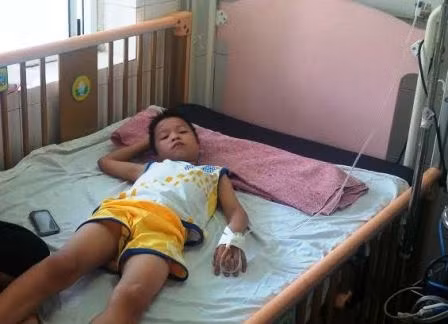 Em Ngô Thanh Tài đang điều trị tại Bệnh viện Đa khoa tỉnh Quảng Trị.