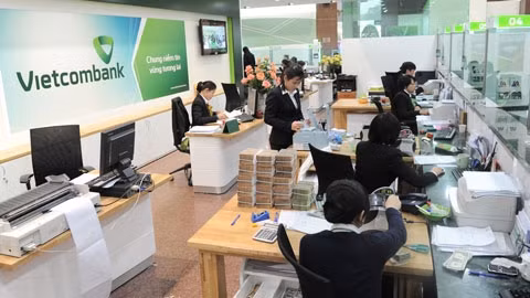 Vietcombank điều chỉnh phí giao dịch chuyển tiền trên kênh điện tử