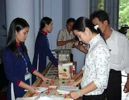 Rất nhiều bạn trẻ tìm đọc<br>"Mãi mãi tuổi 20" và<br>"Nhật ký Đặng Thùy Trâm".