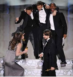 Chiến thắng thuộc về The Hurt Locker
và nữ đạo diễn Katheryn Bigelow.