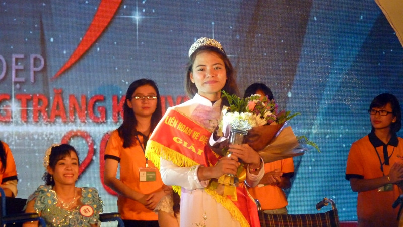 “May mắn có mặt trong cuộc đời, em chẳng muốn mình bị lãng quên như hạt cát vô danh”.