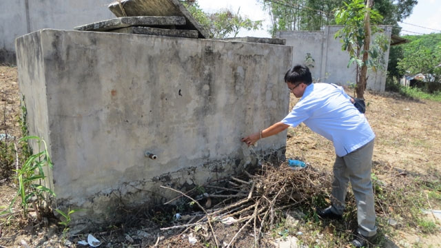 Một công trình cấp nước tập trung ở xã Ea Đá, huyện Krông Năng bị hư hỏng, bỏ hoang nhiều năm nay, trong khi người dân thiếu nước sinh hoạt.