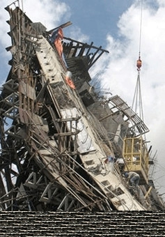 Cứu hộ tìm kiếm các
công nhân mất tích.