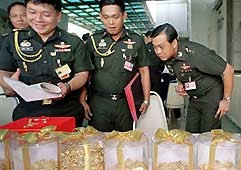 Trong cơn khủng hoảng tài chính,<br>Thái-lan đã kêu gọi người dân ủng <br> hộ vàng để giúp tăng nguồn ngoại hối,<br>khôn