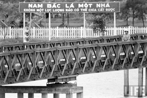 Cầu Hiền Lương những năm bị chia cắt.