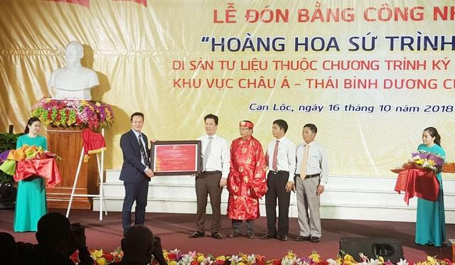 Hà Tĩnh đón bằng công nhận di sản thế giới “Hoàng hoa sứ trình đồ”