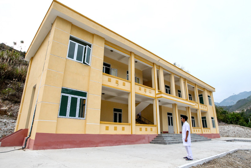 Một trạm y tế xã ở vùng khó khăn được xây mới nhưng không có bác sĩ làm việc. (Ảnh: Nguyễn Khánh).