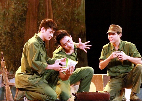 Cảnh trong vở Lời thề thứ 9 của tác giả Lưu Quang Vũ ghi đậm dấu ấn trên sân khấu chống tiêu cực.