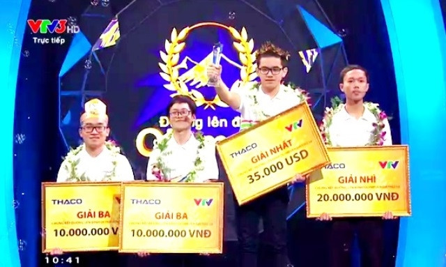 Nguyễn Hoàng Cường, Trường THPT Hòn Gai, Quảng Ninh đã giành được vòng nguyệt quế Đường lên đỉnh Olympia năm 2018.