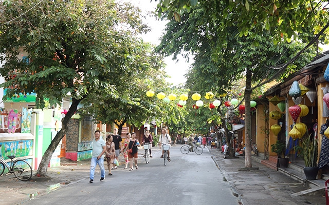 Việc mở rộng quy mô kinh doanh gây nguy cơ biến dạng di tích nhà cổ tại Hội An.