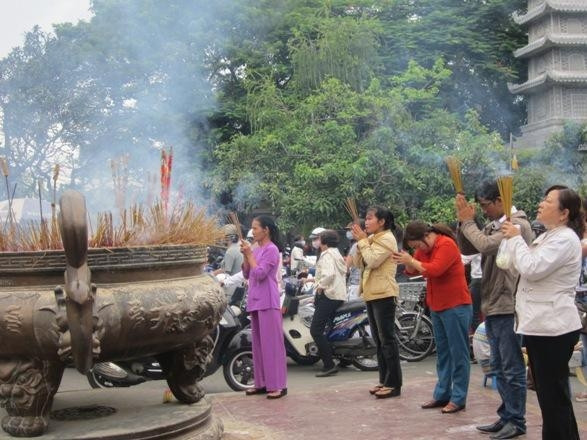 Tưởng nhớ đến người thân đã khuất, cầu mong mọi điều bình an.
