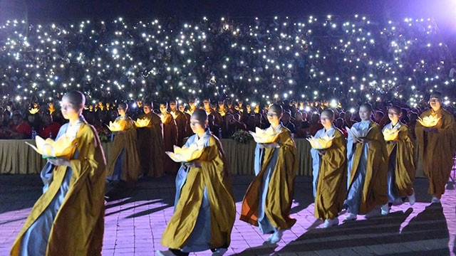 Lễ hội hoa đăng trong khuôn khổ Vesak 2019.
