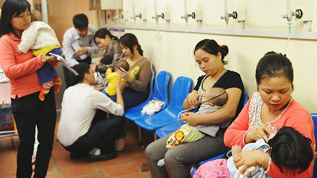 Báo động gia tăng trẻ viêm phổi do virus RSV