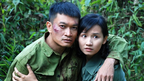 Các diễn viên Quốc Thái và Lã Thanh Huyền trong phim “Người trở về”.