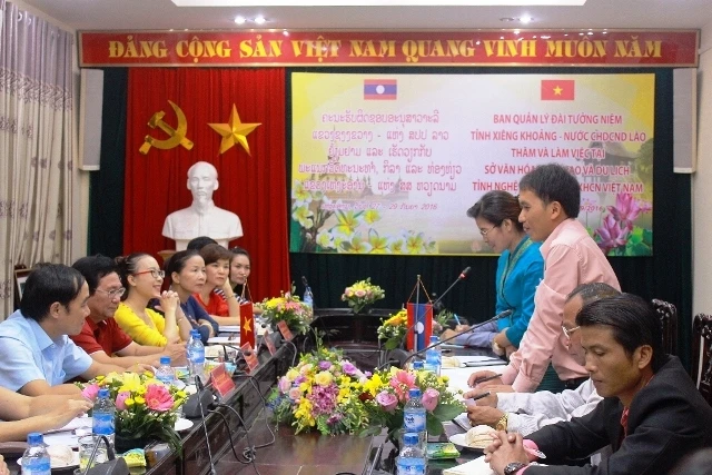 Toàn cảnh buổi làm việc.
