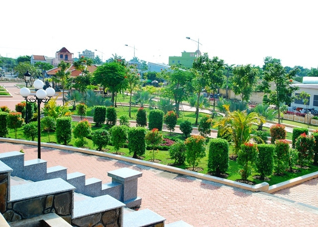 Công viên tượng đài Mậu Thân dưới sự chăm sóc của Công ty CP Công trình công cộng Vĩnh Long đã trở thành một địa điểm thăm quan, vui chơi của người dân.