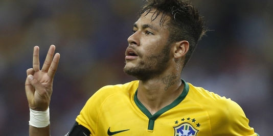 Neymar ăn mừng sau khi ghi bàn thắng vào lưới Nhật Bản. (Ảnh: Reuters).