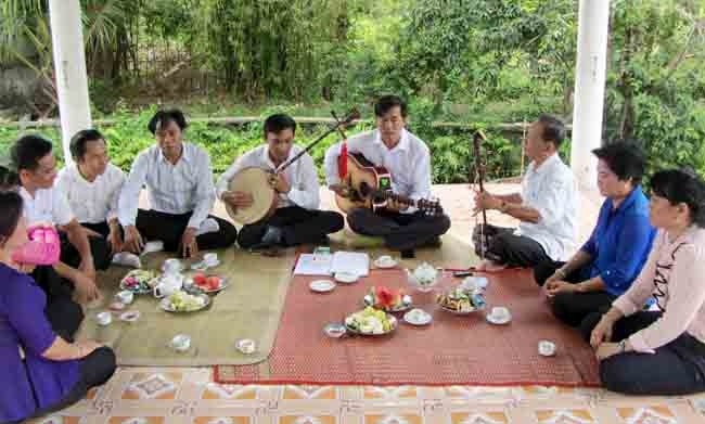 Buổi sinh hoạt CLB đờn ca tài tử của Trung tâm văn hóa tỉnh Hậu Giang.