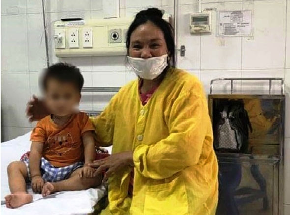 Cứu em bé uống nhầm thuốc diệt chuột