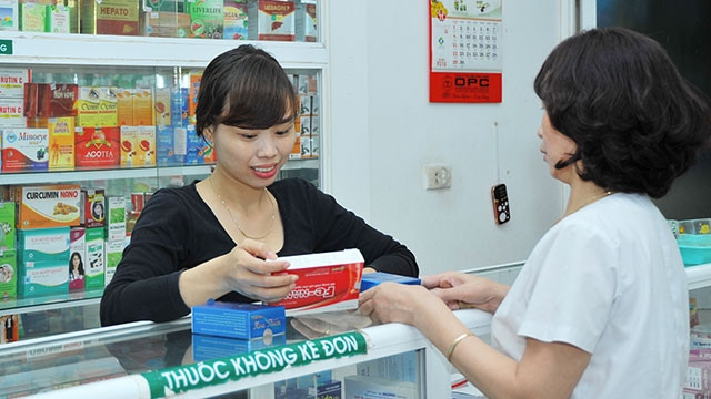 Người dân nên bỏ thói quen tự ý mua thuốc khi không có chỉ định của thầy thuốc, để tránh những hậu quả đáng tiếc. Ảnh: HẢI NAM