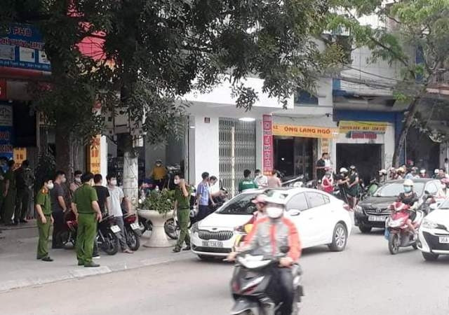 Công an phong tỏa, bảo đảm an ninh trật tự gần ngôi nhà số 50, phường Ngọc Trạo, TP Thanh Hóa.