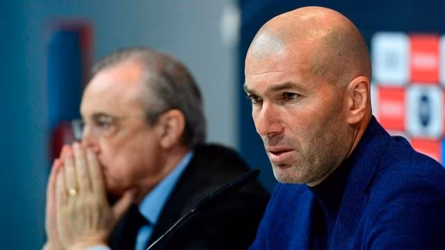 Zidane tuyên bố quyết định từ chức đầy bất ngờ chỉ ít ngày sau khi vừa cùng Real giành danh hiệu vô địch Champions League thứ 3 liên tiếp.