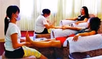 Phụ nữ cũng thích massage thư giãn.