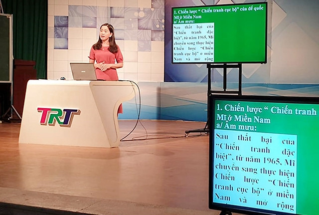 Chương trình dạy học trên truyền hình của Đài Phát thanh - Truyền hình Thừa Thiên Huế. Ảnh: PHƯƠNG NAM
