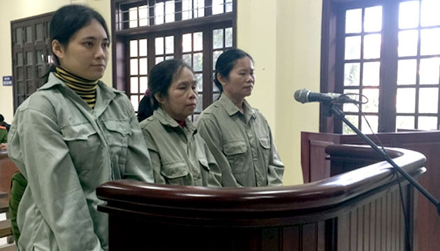 Các bị cáo tại phiên tòa xét xử.