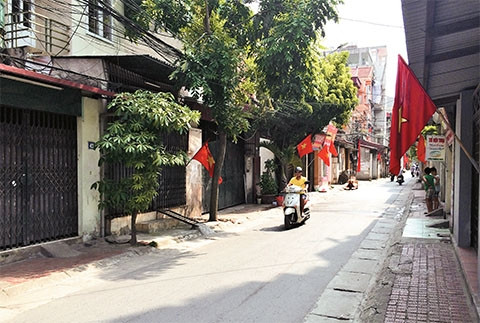 Hệ thống giao thông tại thị trấn Văn Điển được nâng cấp, cải tạo.