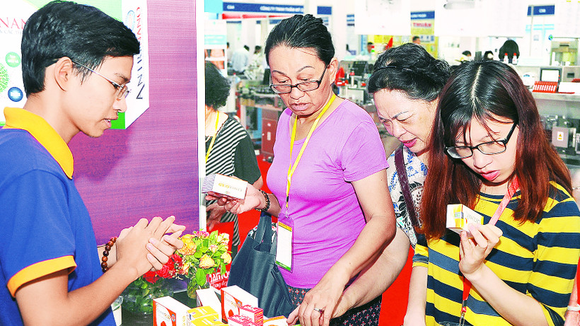 Việc mua bán tân dược dễ dàng tạo kẽ hở cho tội phạm sản xuất ma túy lợi dụng. Ảnh: Nguyễn Nam