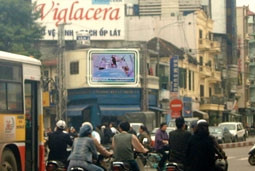 Quảng cáo tấm lớn ngoài trời tại Hà Nội: Chờ quy hoạch