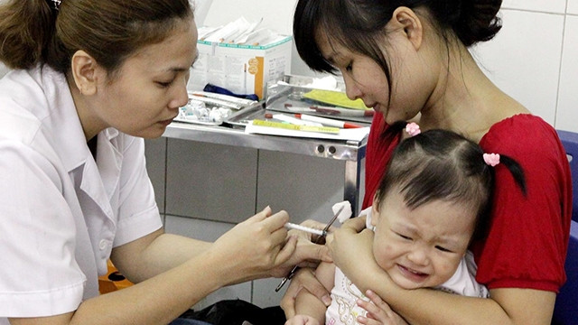 Tiến hành rà soát, cân đối, điều phối sử dụng vaccine hiện có trong toàn hệ thống để giảm sự thiếu hụt vaccine đến mức thấp nhất.