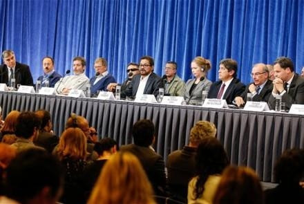 Các thành viên trong đoàn đàm phán của chính phủ Colombia và FARC
