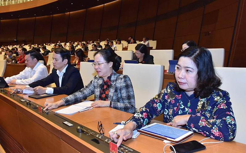 Đại biểu Quốc hội tỉnh Sóc Trăng, Bắc Kạn tiến hành biểu quyết thông qua Nghị quyết, chiều 26-11.