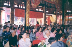 Hát bội cúng đình bị lai căng hóa