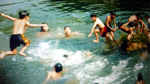 Nguy cơ đuối nước luôn rình rập các em nhỏ. (Ảnh: Internet)