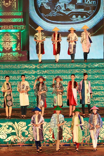  Đêm hội áo dài - một trong những chương trình mang đậm nét riêng thu hút người xem.