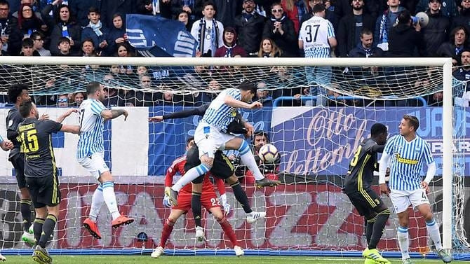 Kevin Bonifazi ghi bàn gỡ hòa cho SPAL. (Ảnh: Reuters)